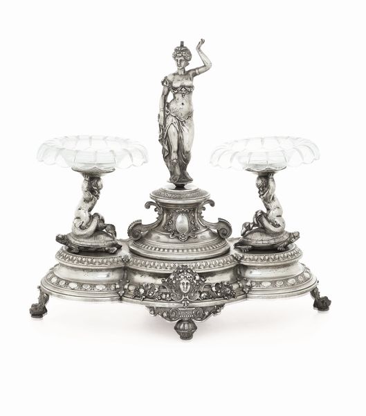 Saliera centrotavola argentato con con figura femminile. XIX-XX secolo  - Asta Sei Secoli di Arti e Arredi - Associazione Nazionale - Case d'Asta italiane