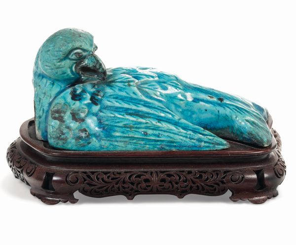 Figura in porcellana smaltata raffigurante colomba, Cina, Dinastia Qing, epoca Qianlong (1736-1796)  - Asta Sei Secoli di Arti e Arredi - Associazione Nazionale - Case d'Asta italiane