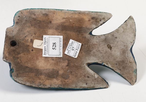 Figura in porcellana smaltata raffigurante colomba, Cina, Dinastia Qing, epoca Qianlong (1736-1796)  - Asta Sei Secoli di Arti e Arredi - Associazione Nazionale - Case d'Asta italiane