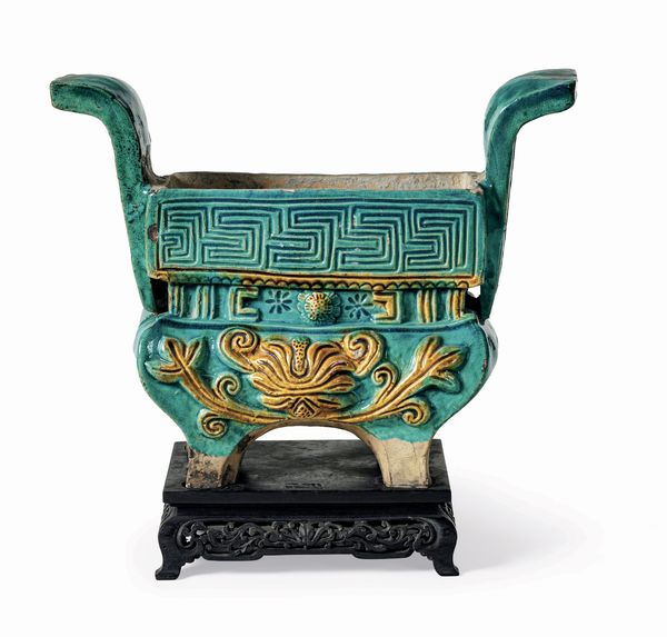 Incensiere in porcellana Sancai, Cina, Dinastia Ming, XVII secolo  - Asta Sei Secoli di Arti e Arredi - Associazione Nazionale - Case d'Asta italiane