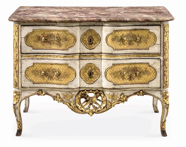 Cassettone in legno laccato e dorato. XVIII secolo  - Asta Sei Secoli di Arti e Arredi - Associazione Nazionale - Case d'Asta italiane