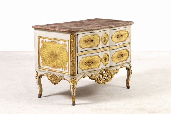 Cassettone in legno laccato e dorato. XVIII secolo  - Asta Sei Secoli di Arti e Arredi - Associazione Nazionale - Case d'Asta italiane