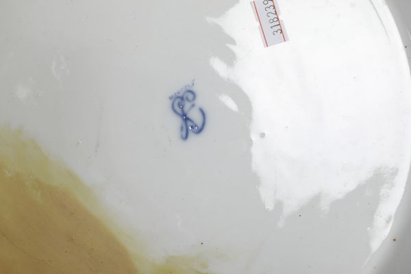 Monumentale coppia di vasi<BR>Germania, Potschappel (Sassonia), Manifattura di Carl Thieme, prima met� del XX secolo  - Asta Sei Secoli di Arti e Arredi - Associazione Nazionale - Case d'Asta italiane