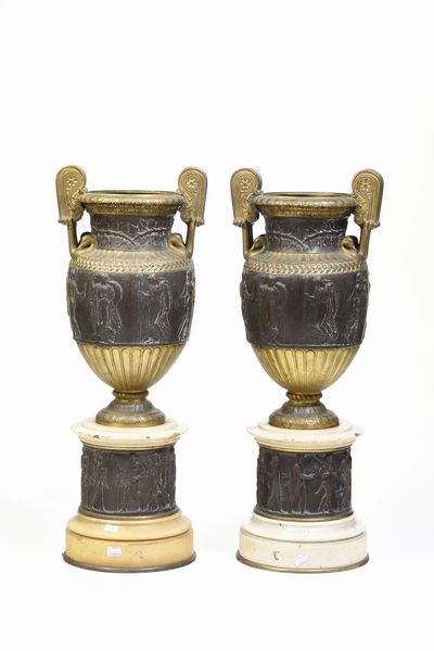 Coppia di vasi neoclassici in marmo e bronzo da modello tratto dall'antico. XIX secolo  - Asta Sei Secoli di Arti e Arredi - Associazione Nazionale - Case d'Asta italiane