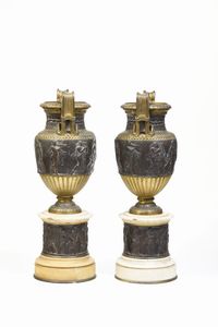 Coppia di vasi neoclassici in marmo e bronzo da modello tratto dall'antico. XIX secolo  - Asta Sei Secoli di Arti e Arredi - Associazione Nazionale - Case d'Asta italiane