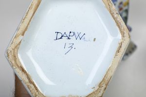 Parure di quattro vasi<BR>Delft, Manifattura De Paeuw, XIX secolo  - Asta Sei Secoli di Arti e Arredi - Associazione Nazionale - Case d'Asta italiane