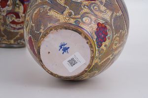 Coppia di vasi<BR>Gualdo Tadino, Manifattura di Alfredo Santarelli, prima met� del XX secolo  - Asta Sei Secoli di Arti e Arredi - Associazione Nazionale - Case d'Asta italiane