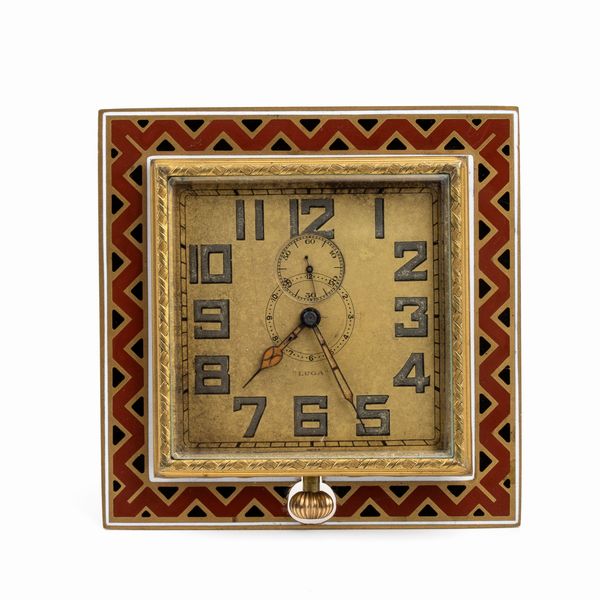 Luga : Orologio sveglia da tavolo Art Dco  in metallo dorato e smalti policromi  - Asta Piccoli Orologi da tavolo Art Dco e Saliere d'Epoca dalle Collezioni Melandri di Objets de Vertu - Associazione Nazionale - Case d'Asta italiane