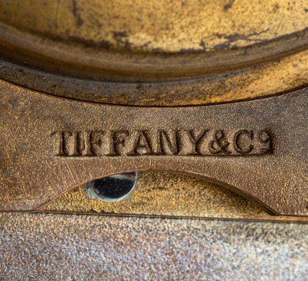 Tiffany & Co.® : Orologio da tavolo Art Dco con smalti  - Asta Piccoli Orologi da tavolo Art Dco e Saliere d'Epoca dalle Collezioni Melandri di Objets de Vertu - Associazione Nazionale - Case d'Asta italiane