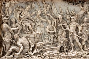 �Placca in avorio finemente intagliata raffigurante il Sacrificio di Muzio Scevola  - Asta Arredi e Dipinti Antichi da una Dimora Lombarda - Associazione Nazionale - Case d'Asta italiane