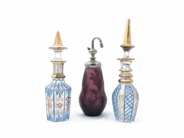 Flacone spruzzaprofumo in vetro cammeo, Saint Louis  - Asta Di villa in villa Una collezione di vetri - Associazione Nazionale - Case d'Asta italiane