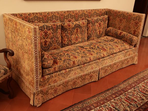 Divano a tre posti  - Asta Di villa in villa Una collezione di vetri - Associazione Nazionale - Case d'Asta italiane