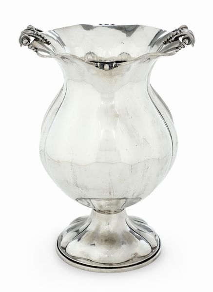 Vaso. Argenteria milanese del XX secolo, bollo con fascio littorio in uso dal 1925 al 1945, argenterie Fratelli Broggi  - Asta L'Art de la Table - Associazione Nazionale - Case d'Asta italiane