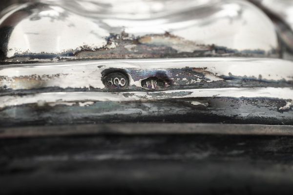 Coppia di candelabri. Argenteria italiana, prima met� del XX sec. Marchio con fascio littorio in uso dal 1935 al 1945, argentiere Cesa, Alessandria.  - Asta L'Art de la Table - Associazione Nazionale - Case d'Asta italiane