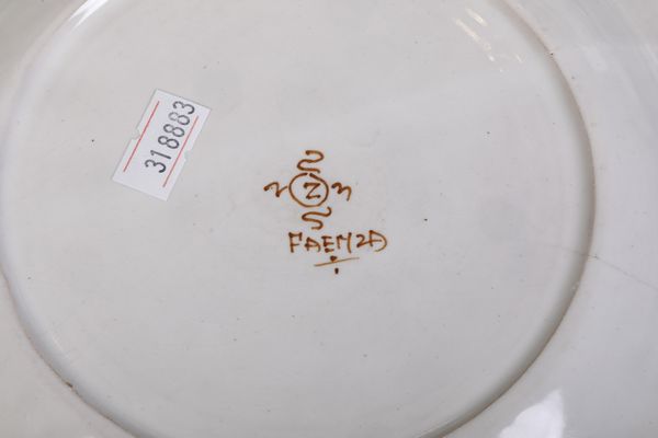 Servizio da tavola “a grottesche”<BR>Faenza, Manifattura di Paolo Zoli, 1919-1930<BR>  - Asta L'Art de la Table - Associazione Nazionale - Case d'Asta italiane