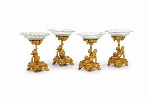 Maestoso surtout de table di gusto neobarocco. Francia XIX secolo  - Asta L'Art de la Table - Associazione Nazionale - Case d'Asta italiane