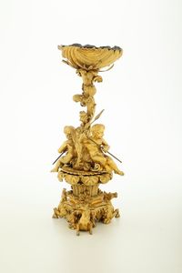 Maestoso surtout de table di gusto neobarocco. Francia XIX secolo  - Asta L'Art de la Table - Associazione Nazionale - Case d'Asta italiane