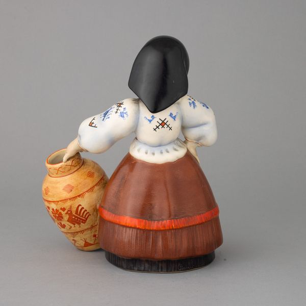 Ovidio Borione : Lenci, Torino 1940 ca Sarda con vaso  - Asta Ceramiche Italiane ed Europee del '900 - Associazione Nazionale - Case d'Asta italiane