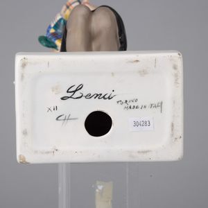 Helen König Scavini : Lenci, Torino 1934 Me ne infischio - La studentessa  - Asta Ceramiche Italiane ed Europee del '900 - Associazione Nazionale - Case d'Asta italiane