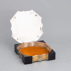 Emma Bonazzi : 1935 ca  - Asta Ceramiche Italiane ed Europee del '900 - Associazione Nazionale - Case d'Asta italiane