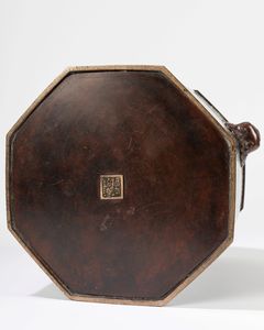 Vaso ottagonale in bronzo cloisonné  - Asta Arte Orientale  - Associazione Nazionale - Case d'Asta italiane