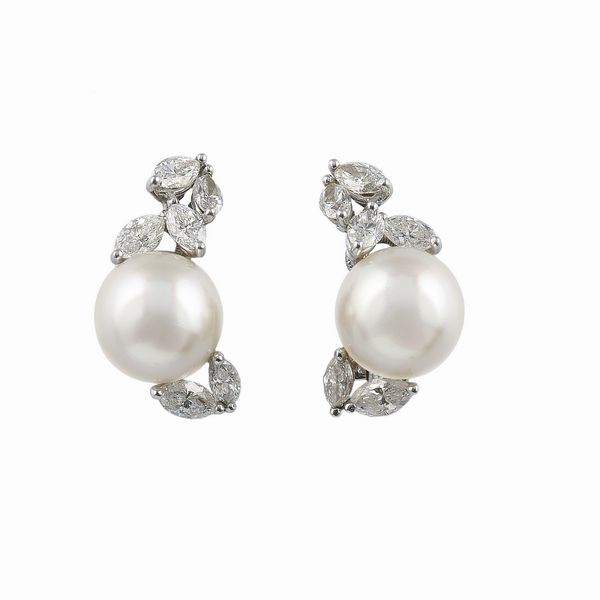 Orecchini con perle coltivate e diamanti  - Asta Fine Jewels - Associazione Nazionale - Case d'Asta italiane