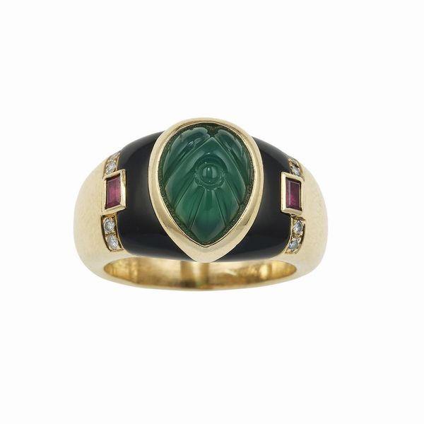 Cartier. Anello con con smeraldo inciso, smalto nero, rubini e diamanti  - Asta Fine Jewels - Associazione Nazionale - Case d'Asta italiane