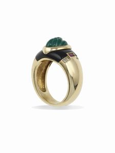 Cartier. Anello con con smeraldo inciso, smalto nero, rubini e diamanti  - Asta Fine Jewels - Associazione Nazionale - Case d'Asta italiane