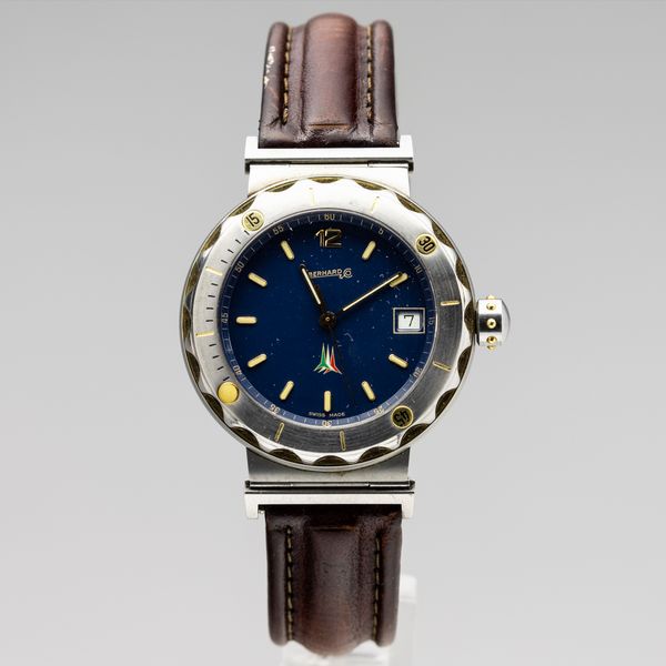 Eberhard & Co : EBERHARD & Co - Fly Matic, Frecce tricolori, cassa in acciaio con quadrante blu, datario e indici a bastone, sopra le ore sei stemma della P.A.M (frecce tricolore), cinturino in pelle, movimento automatico, 37 mm, 1990 circa  - Asta Orologi da Polso - Associazione Nazionale - Case d'Asta italiane