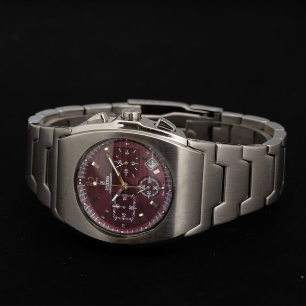 Festina : Chronograph F14 in acciaio di forma tonneau con bracciale integrato, moviento al quarzo con quadrante color vinaccia, 44x39 mm  - Asta Orologi da Polso - Associazione Nazionale - Case d'Asta italiane