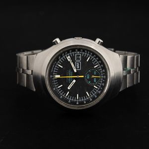 SEIKO : Helmet cronografo automatico in acciaio, indicazione di giorno e data, quadrante nero opaco con lancetta gialla, 39 mm  - Asta Orologi da Polso - Associazione Nazionale - Case d'Asta italiane
