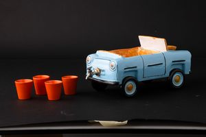 Ceramiche Pucci : Modellino Auto in ceramica  - Asta POP Culture e Manifesti d'Epoca - Associazione Nazionale - Case d'Asta italiane