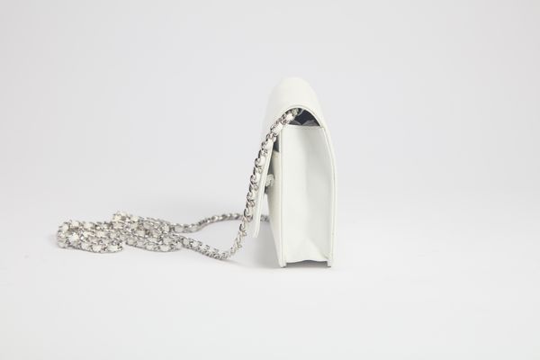 CHANEL : Borsa Wallet on chain  - Asta Luxury Fashion - Associazione Nazionale - Case d'Asta italiane