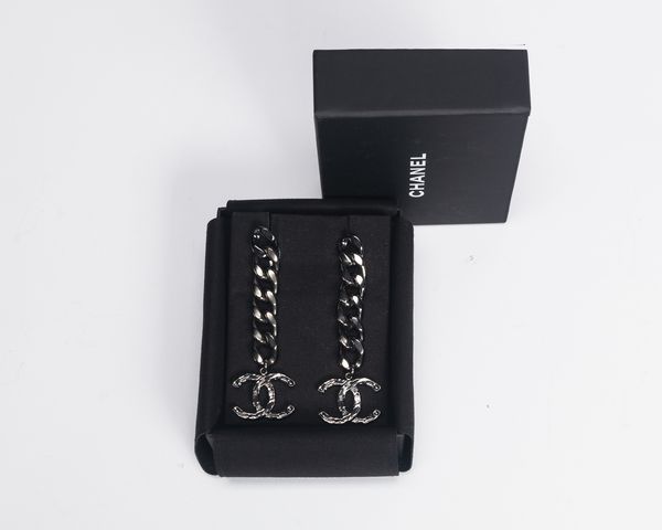 CHANEL : Paio di orecchini  - Asta Luxury Fashion - Associazione Nazionale - Case d'Asta italiane