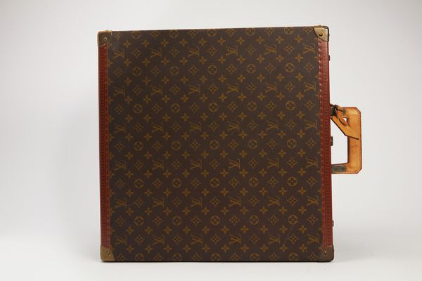 Louis Vuitton : Piccolo baule  - Asta Luxury Fashion - Associazione Nazionale - Case d'Asta italiane