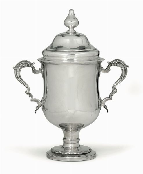 Grande coppa con coperchio in argento. Londra 1804, argentiere Robert Garrard  - Asta Argenti da Collezione - Associazione Nazionale - Case d'Asta italiane