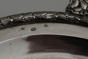 Vassoio ovale in argento fuso e cesellato, Germania o Italia XIX-XX secolo  - Asta Argenti da Collezione - Associazione Nazionale - Case d'Asta italiane