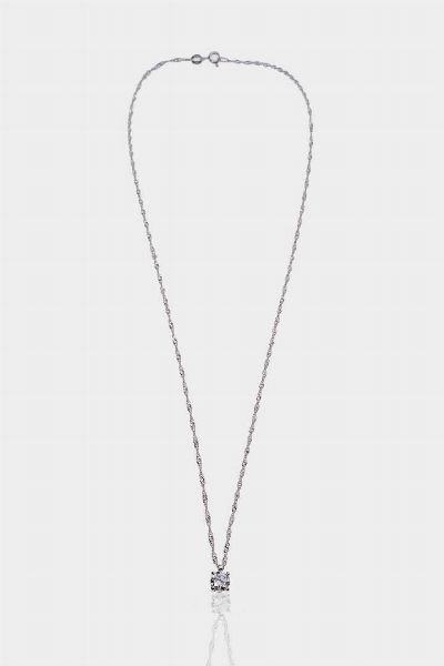 PUNTO LUCE : Peso gr 2 8 in oro bianco con diamante taglio brillante di ct 0 46 ca  probabile colore H  purezza VVS  - Asta Gioielli  - Associazione Nazionale - Case d'Asta italiane