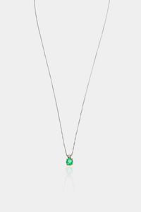 PUNTO LUCE - Peso gr1 8 in oro bianco  con smeraldo taglio rotondo di ct 0 60 ca  sormontato da un diamante taglio brillante  [..]