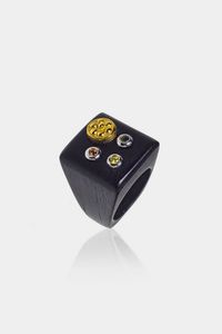 ANELLO - Misura 13 (53) in legno  sommità quadrata con elementi in oro giallo e bianco con quarzo citrino e due zaffiri  [..]