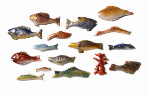 DE POLI PAOLO (1905 - 1996) - Lotto composto da quindici pesci e un corallo, Padova