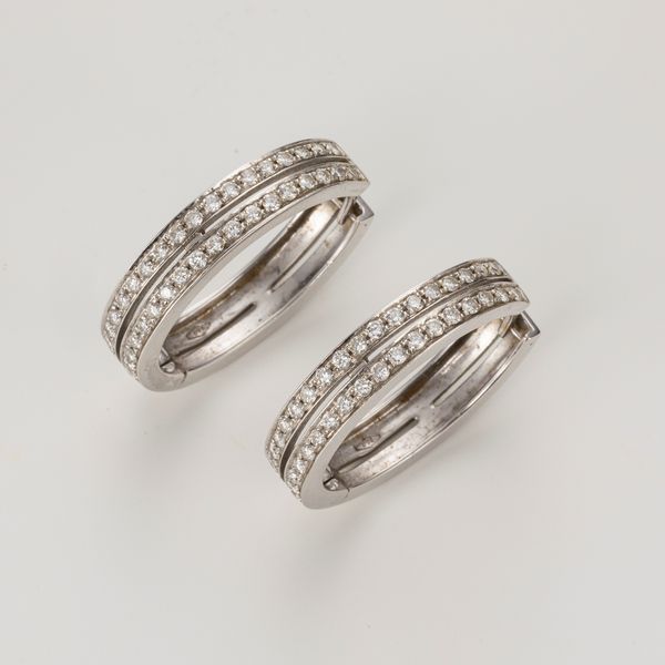 Orecchini ellittici in oro bianco e diamanti  - Asta Gioielli - Associazione Nazionale - Case d'Asta italiane