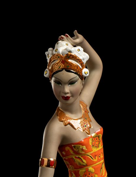 MANIFATTURA C.I.A. MANNA : Danzatrice di Bali  - Asta  Arte moderna e contemporanea: XIX, XX, XXI secolo. Con una sezione dedicata alla ceramica del �900 - Associazione Nazionale - Case d'Asta italiane