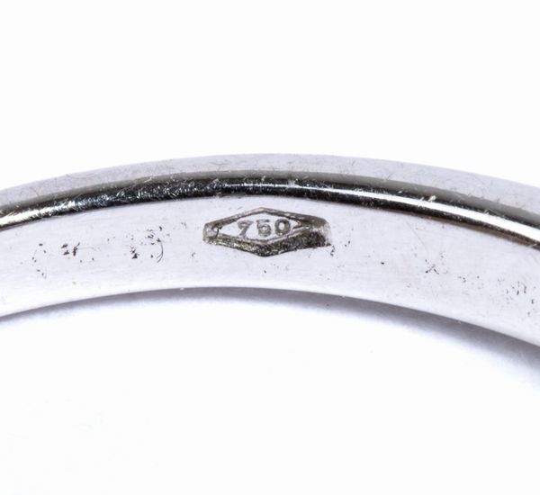 Anello in oro, rubino e diamanti  - Asta Gioielli e Argenti del XX secolo, con una selezione di Orologi da polso e Penne da collezione - Associazione Nazionale - Case d'Asta italiane