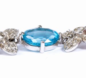 Orecchini pendenti in oro, corallo cerasuolo, topazio e diamanti  - Asta Gioielli e Argenti del XX secolo, con una selezione di Orologi da polso e Penne da collezione - Associazione Nazionale - Case d'Asta italiane