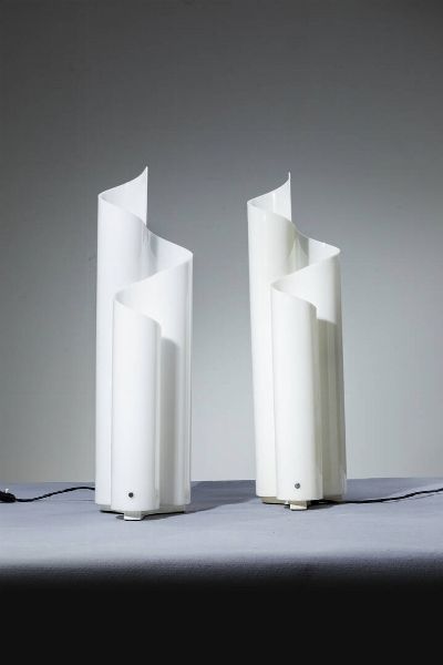 VICO MAGISTRETTI : Coppia di lampade da tavolo mod. Mezzachimera  - Asta Design - Associazione Nazionale - Case d'Asta italiane