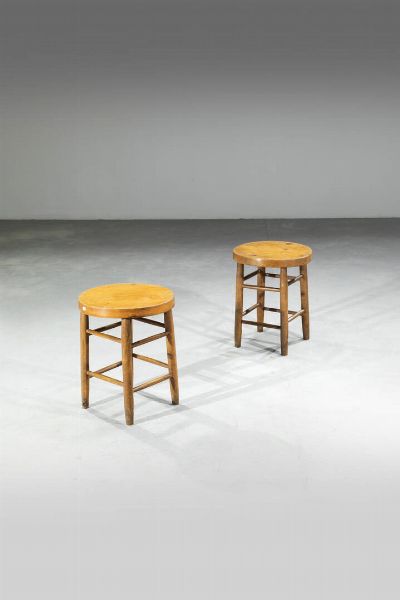 CHARLOTTE PERRIAND  nello stile di : Coppia di sgabelli in legno.  Anni '60 cm 50x40x40 Difetti  - Asta Design - Associazione Nazionale - Case d'Asta italiane