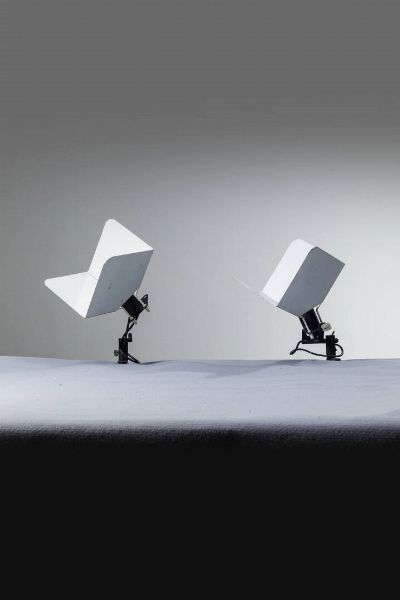 JOE COLOMBO : Coppia di lampade da tavolo  mod. Triedro  - Asta Design - Associazione Nazionale - Case d'Asta italiane