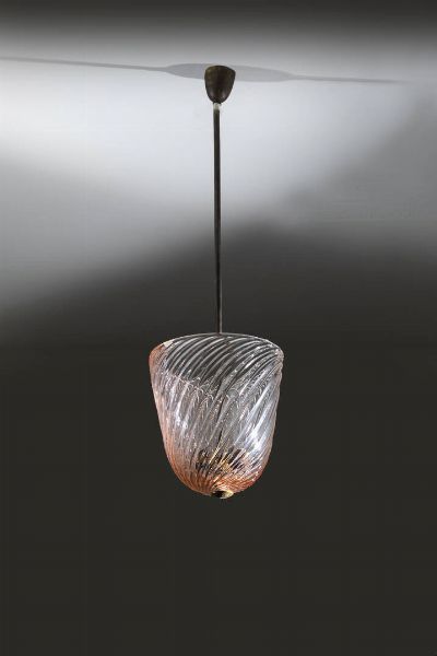 SEGUSO : Lampada a sospensione in vetro lavorato a costolature ritorte. Anni '50 h cm 110x30  - Asta Design - Associazione Nazionale - Case d'Asta italiane