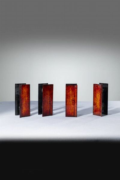 PAOLO DE POLI : Serie di quattro maniglie in rame smaltato. Anni 50  cm 28x10x5  - Asta Design - Associazione Nazionale - Case d'Asta italiane